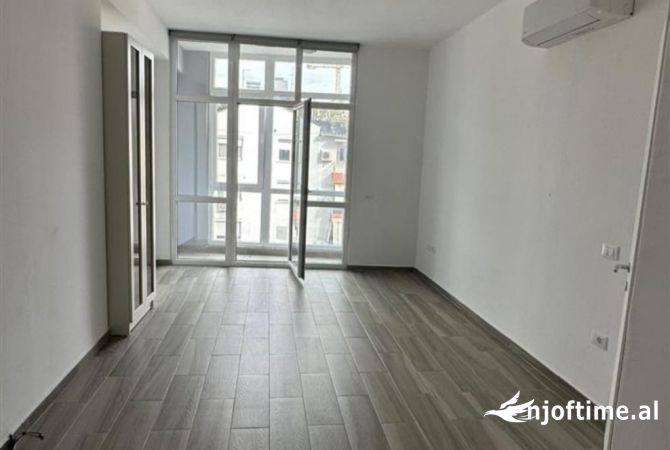 Apartament per Zyra 1+1, Komuna e Parisit Kika, 450 euro/muaj