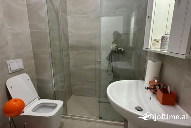 Apartament per Zyra 1+1, Komuna e Parisit Kika, 450 euro/muaj