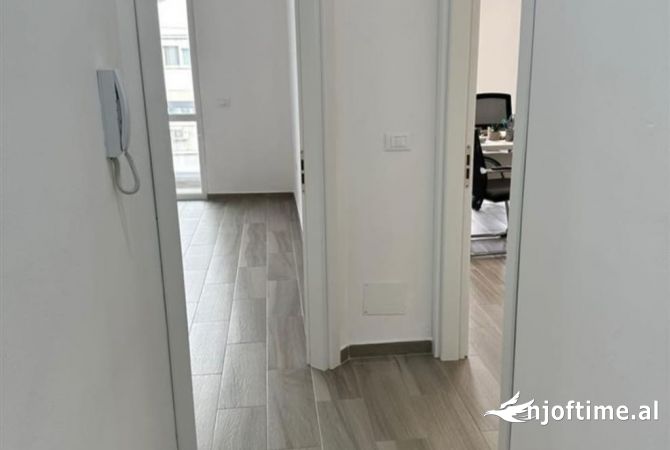 Apartament per Zyra 1+1, Komuna e Parisit Kika, 450 euro/muaj