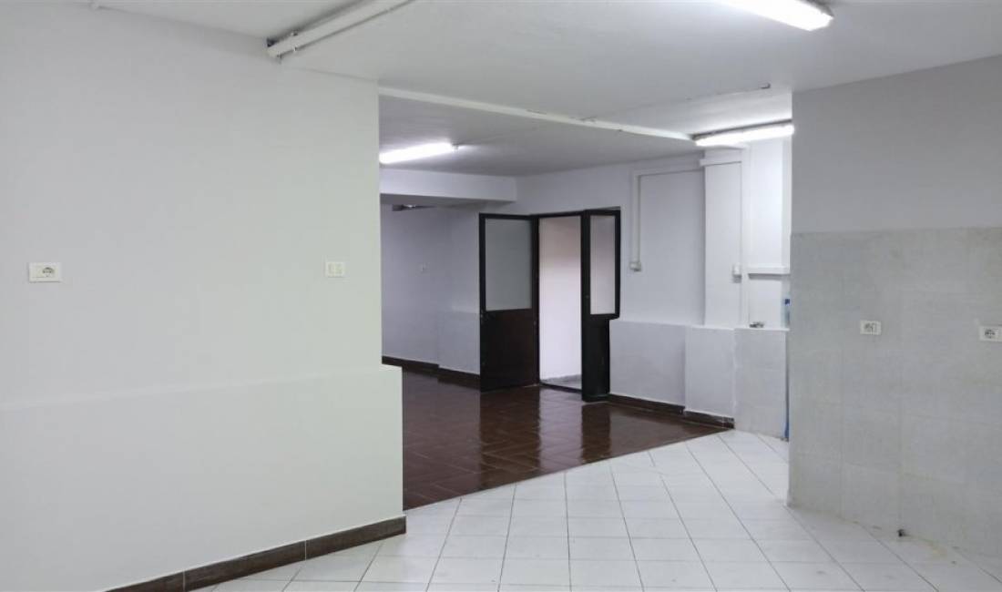 Shitet Ambient Biznesi tek Bulevardi Bajram Curri