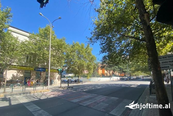 Ambiente Commerciale in Affitto 1+1 a Tirana - 700 Euro