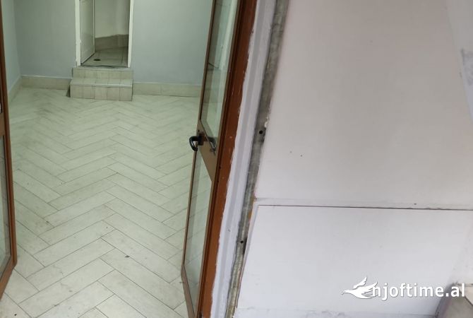 Ambiente Commerciale in Affitto 1+1 a Tirana - 450 Euro
