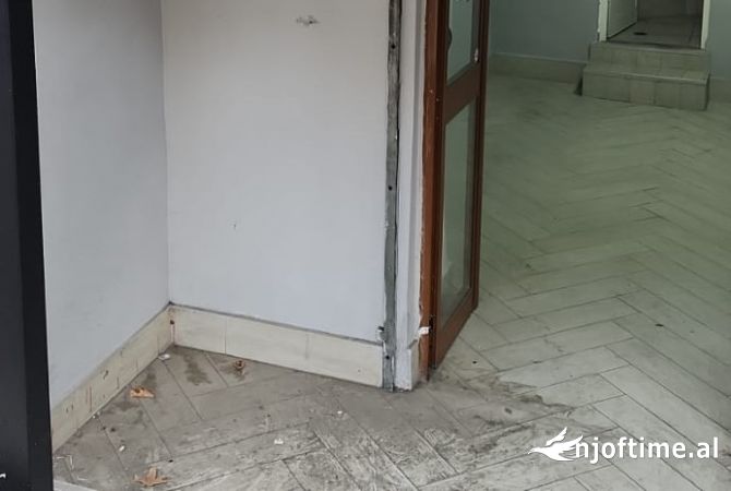 Ambiente Commerciale in Affitto 1+1 a Tirana - 450 Euro