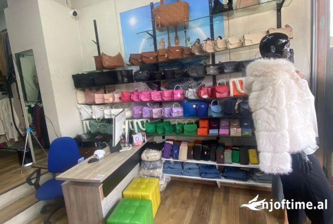 Ambiente Commerciale in Vendita 1+1 a Tirana - 10,000 Euro