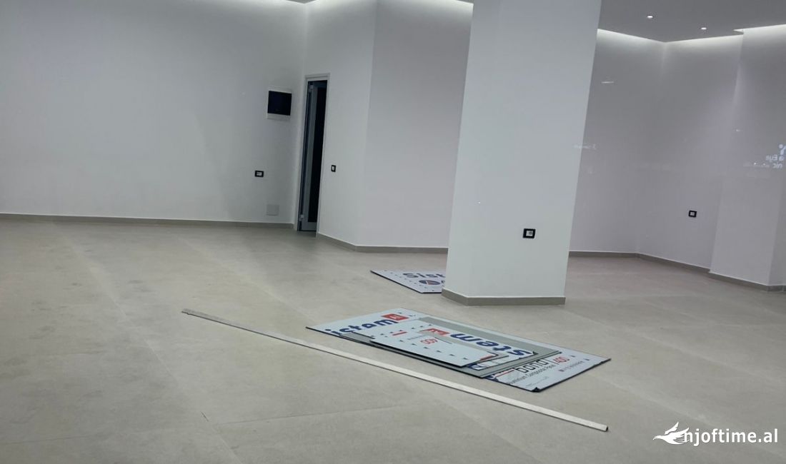 Shitet dyqan, Rruga e Kavajes, prane Nova Home