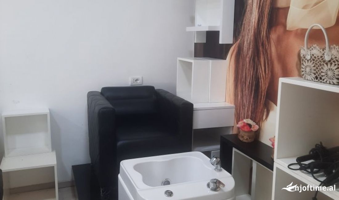 Shitet Aktiviteti Parukeri, Bllok