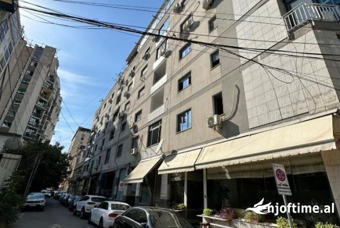 Ambiente Commerciale in Affitto 1+1 a Tirana - 1,800 Euro