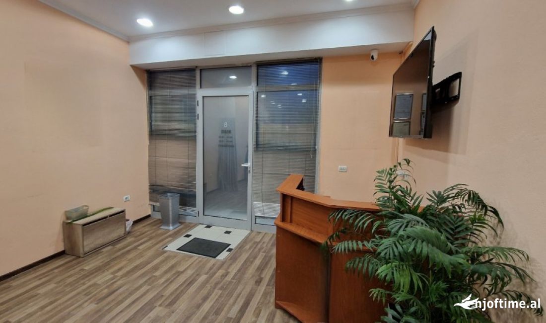 Shitet dyqan tek Rruga Mine Peza, prane Prokurorise se Tiranes, Rruga Haxhi Hysen Dalliu