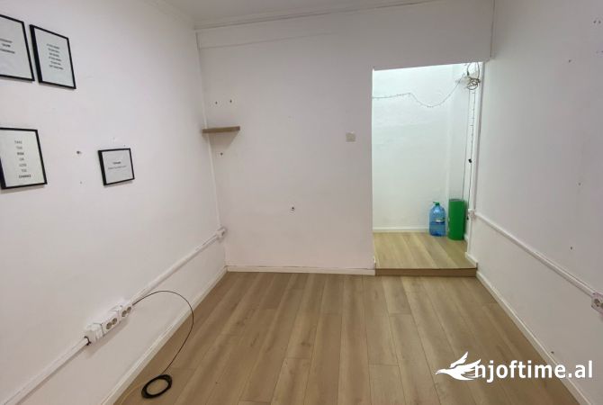 Ambiente Commerciale in Affitto 1+1 a Tirana - 250 Euro
