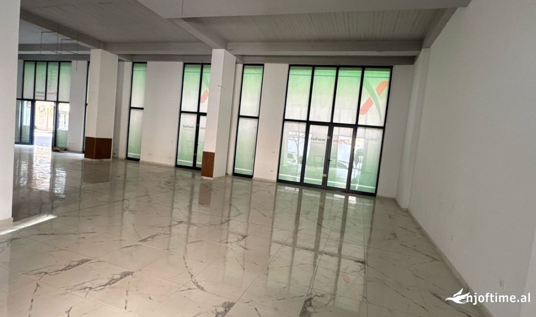 Jepet ambient biznesi me qira, Rruga Irfan Tomini