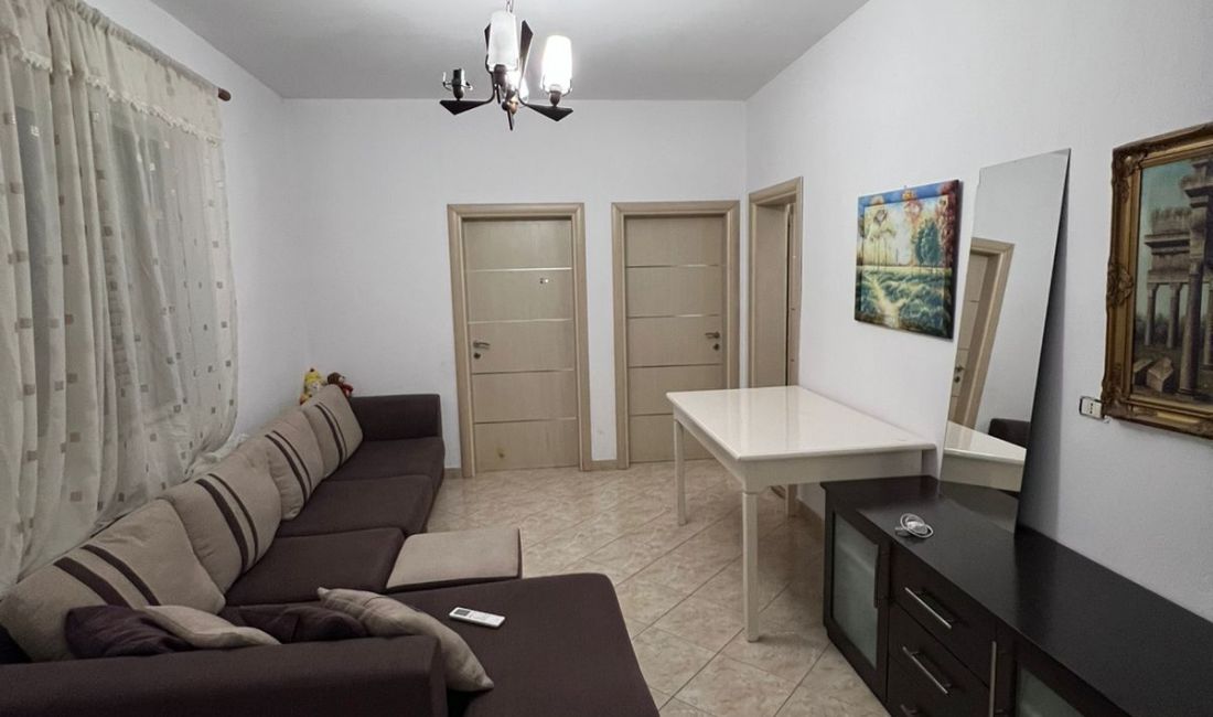 Shtepi me qera Apartament ne Tirane, 2+1, Mobilimi E mobiluar, Pagesa 500  Euro.