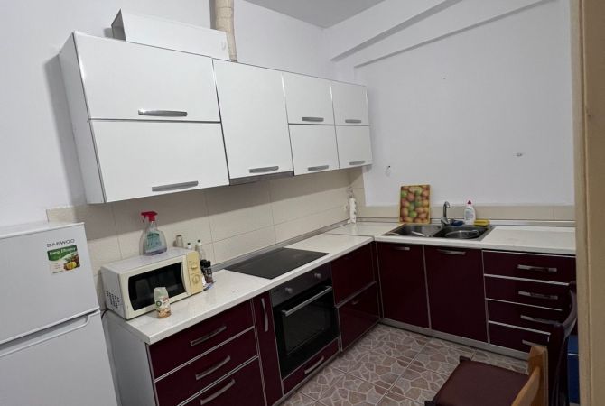 Shtepi me qera Apartament ne Tirane, 2+1, Mobilimi E mobiluar, Pagesa 500  Euro.