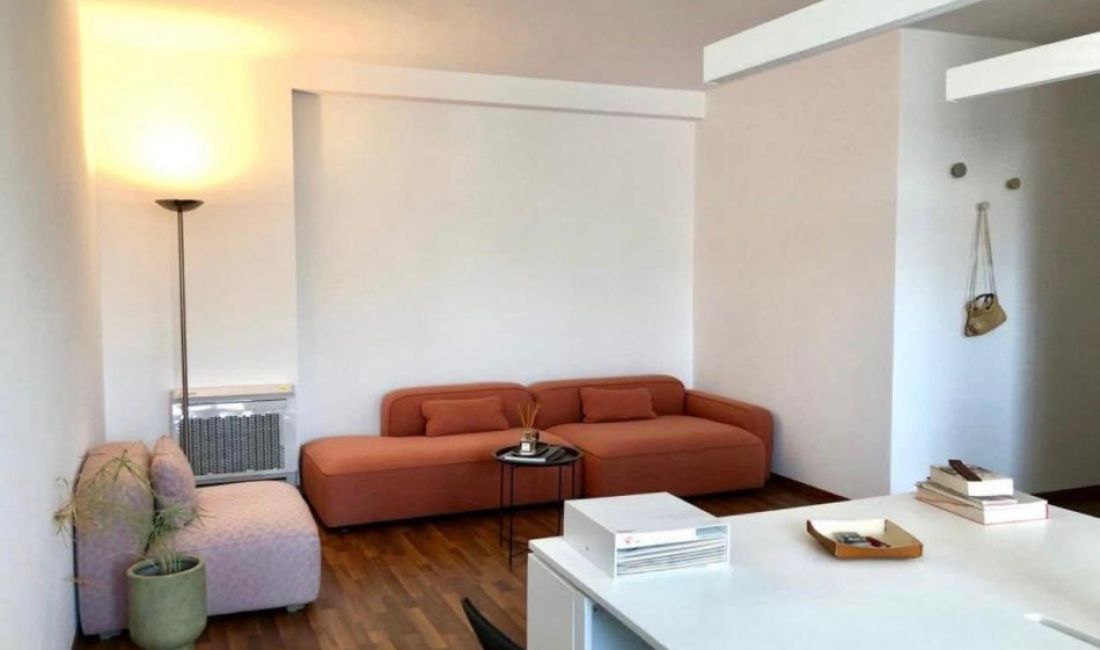 Jepet apartament per zyra me qira tek Rruga Themistolki Germenji.