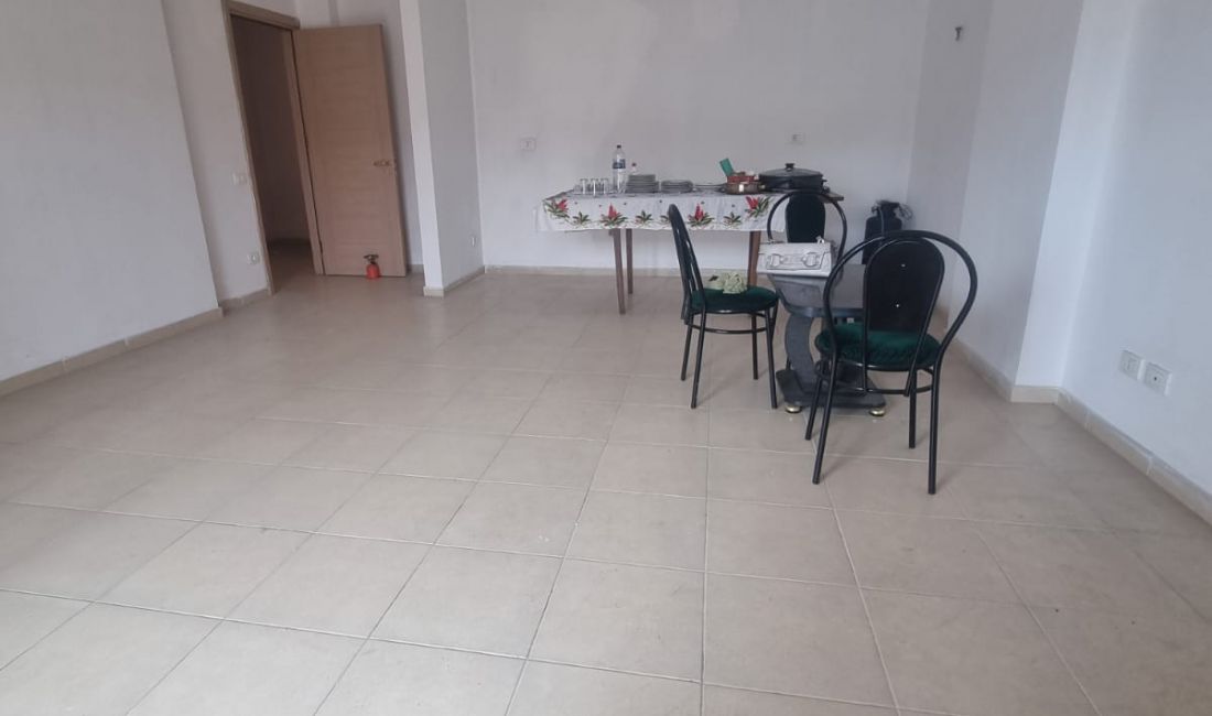 Shtepi ne shitje Apartament ne Durres, 3+1, Mobilimi Bosh, pa mobiluar, Pagesa 118,000  Euro.