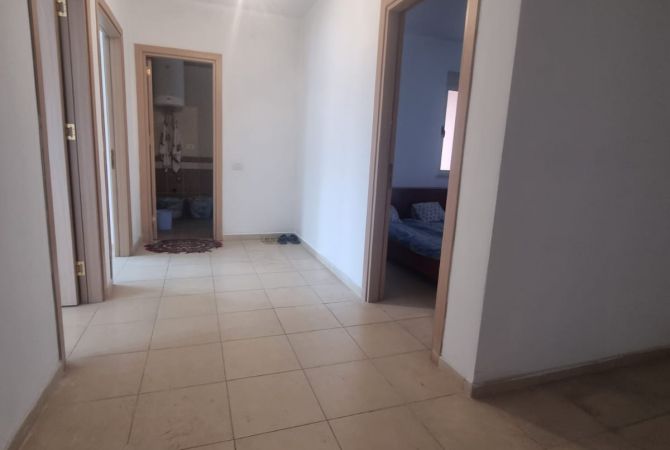 Shtepi ne shitje Apartament ne Durres, 3+1, Mobilimi Bosh, pa mobiluar, Pagesa 118,000  Euro.