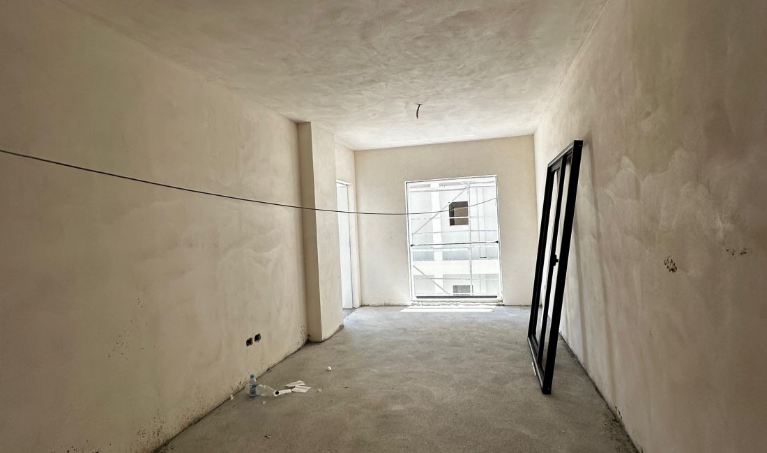 Shtepi ne shitje Apartament ne Durres, 1+1, Mobilimi Bosh, pa mobiluar, Pagesa 80,000  Euro.