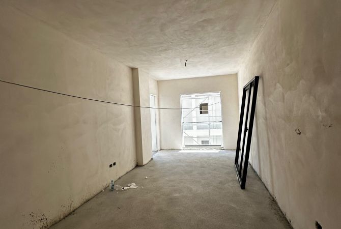 OKAZION!  Shitet apartament 1+1 tek Plepat pran Hotel Florida.