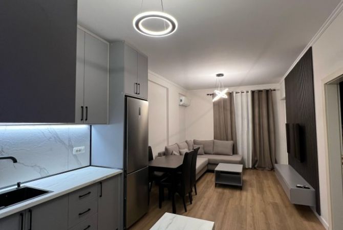 Jepet me qira apartament+post parkimi 1+1 tek Univers City.