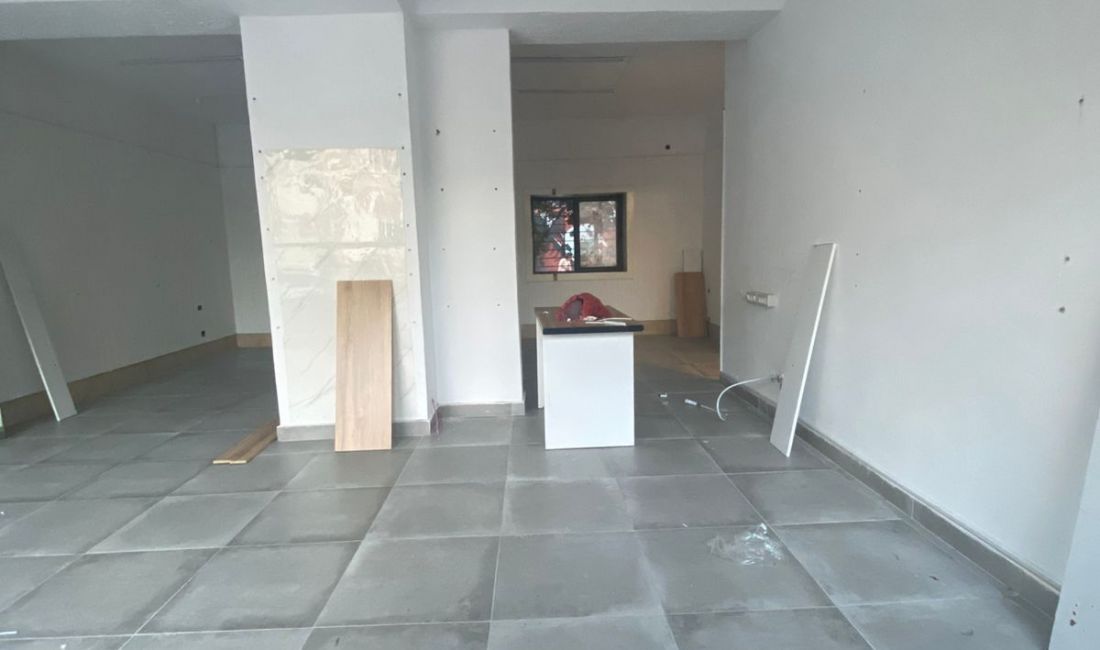 Jepet dyqan me qira, Rruga e Kavajes.