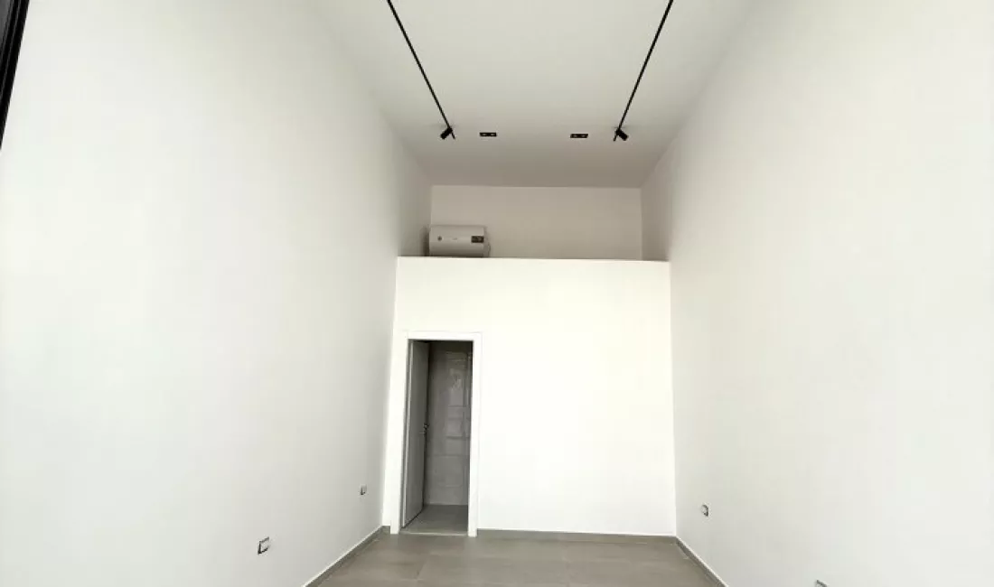 Jepet ambjent biznesi me qira tek Stacioni i Trenit