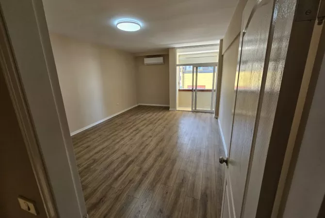 Business Property for Rent 3+1 in Tirana - 1,300 Euro