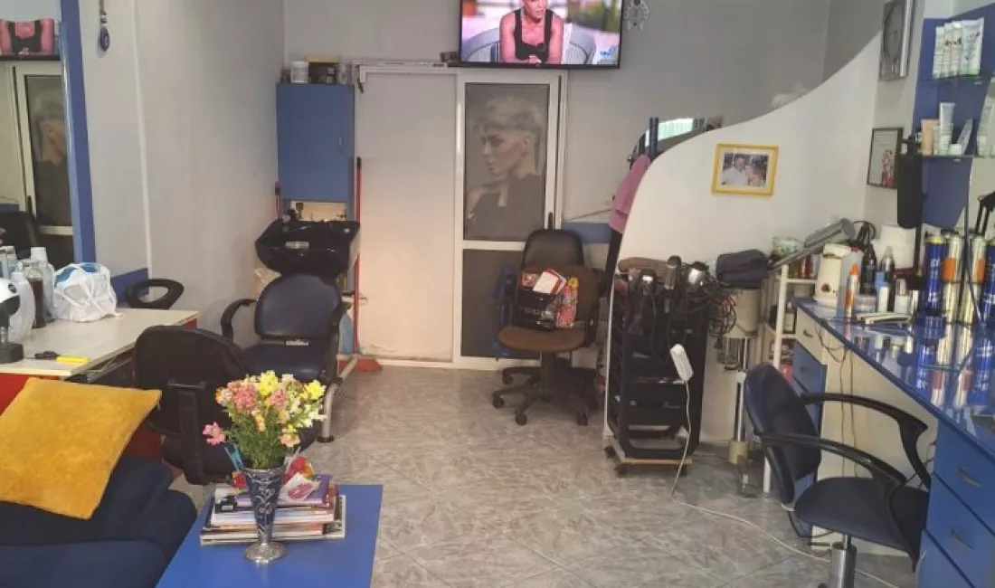 Jepet dyqan, parukeri me qira tek Rruga Mine Peza, prane Prokurorise.