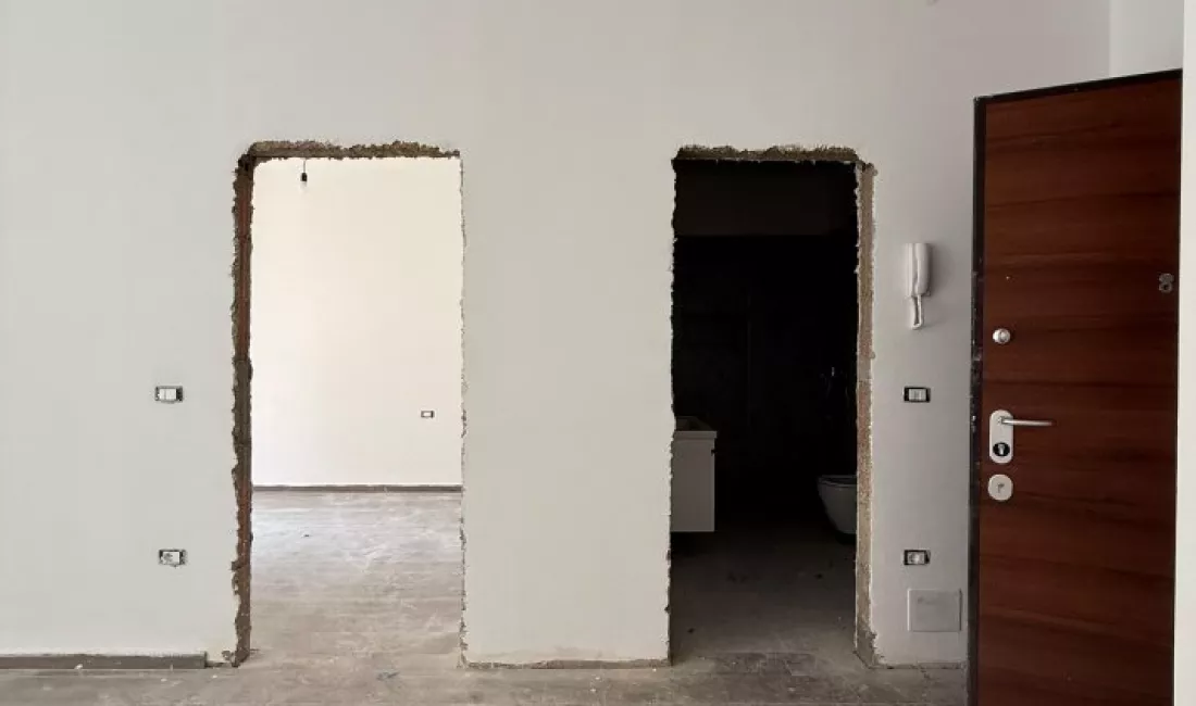 Jepen me qira 2 apartamente 1+1 te pershtatshme per zyra tek Kompleksi Aura, Rruga Dritan Hoxha.