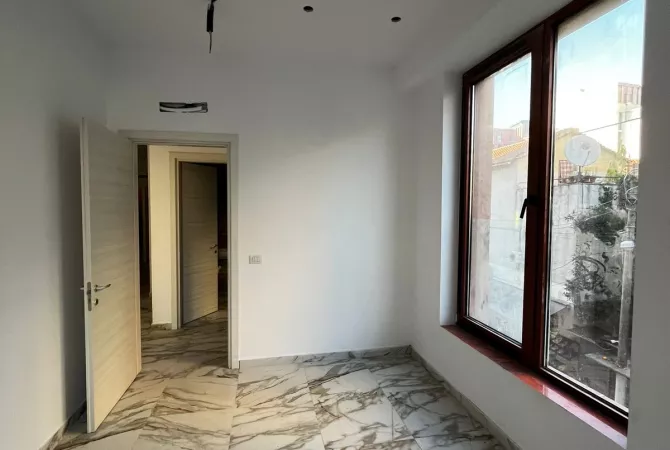 Business Property for Rent 3+1 in Tirana - 1,500 Euro