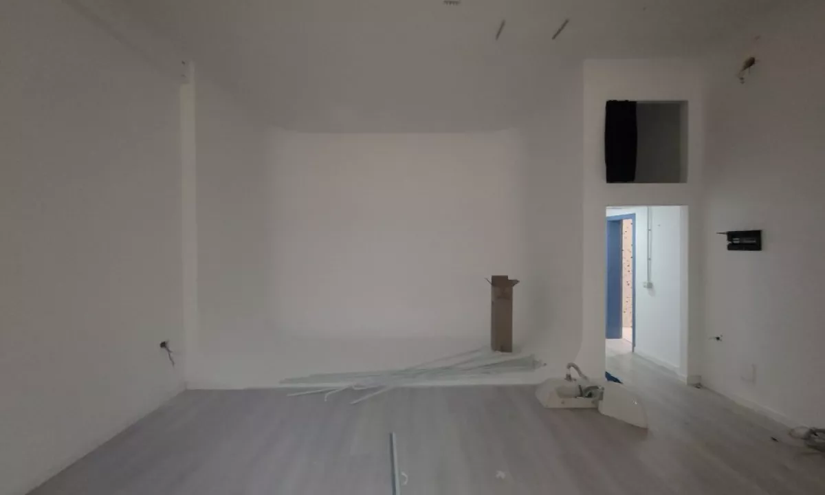 Shitet ambient biznesi tek Rruga e Elbasanit prane ViGa.