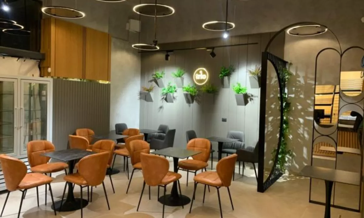 Jepet me qira ambjent biznesi perballe UET, Kinostudio, Porcelan, Xhamlliku, Oxhaku.