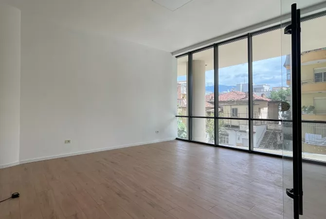 Business Property for Rent 3+1 in Tirana - 1,000 Euro