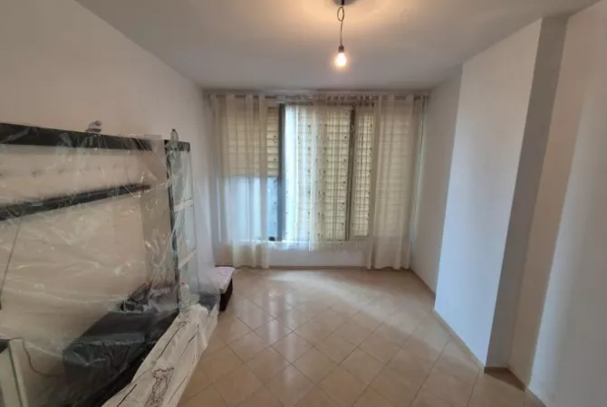 Business Property for Rent 3+1 in Tirana - 450 Euro