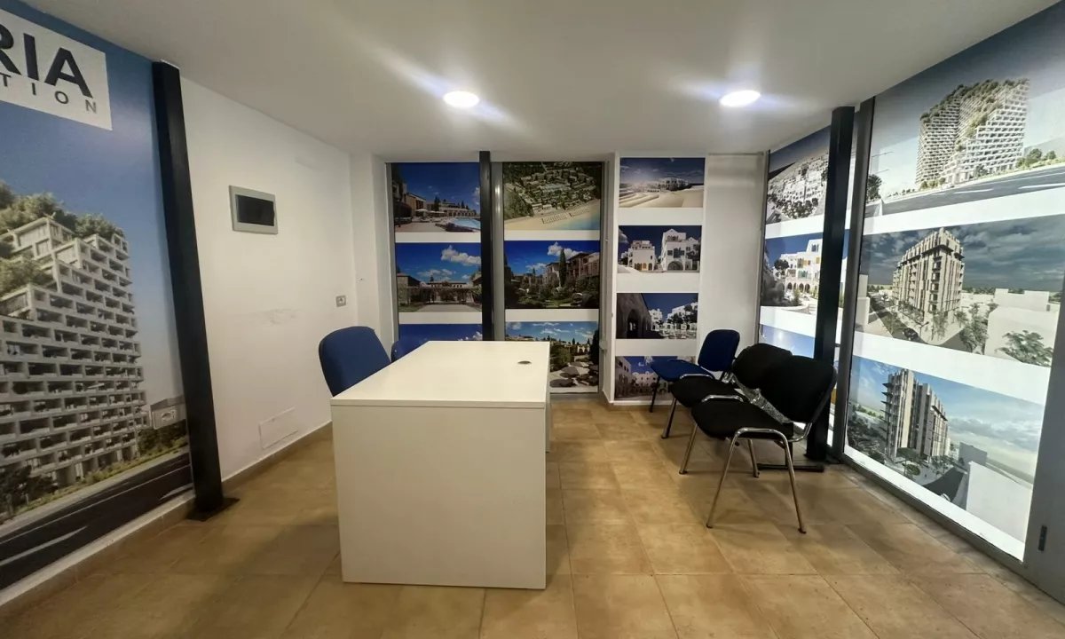 Ambien Zyre  Dublex me Qira Tek Dispanceria , Kryqezimi i Rruga Ferit Xhajko me Rruga Sir Kodra , St