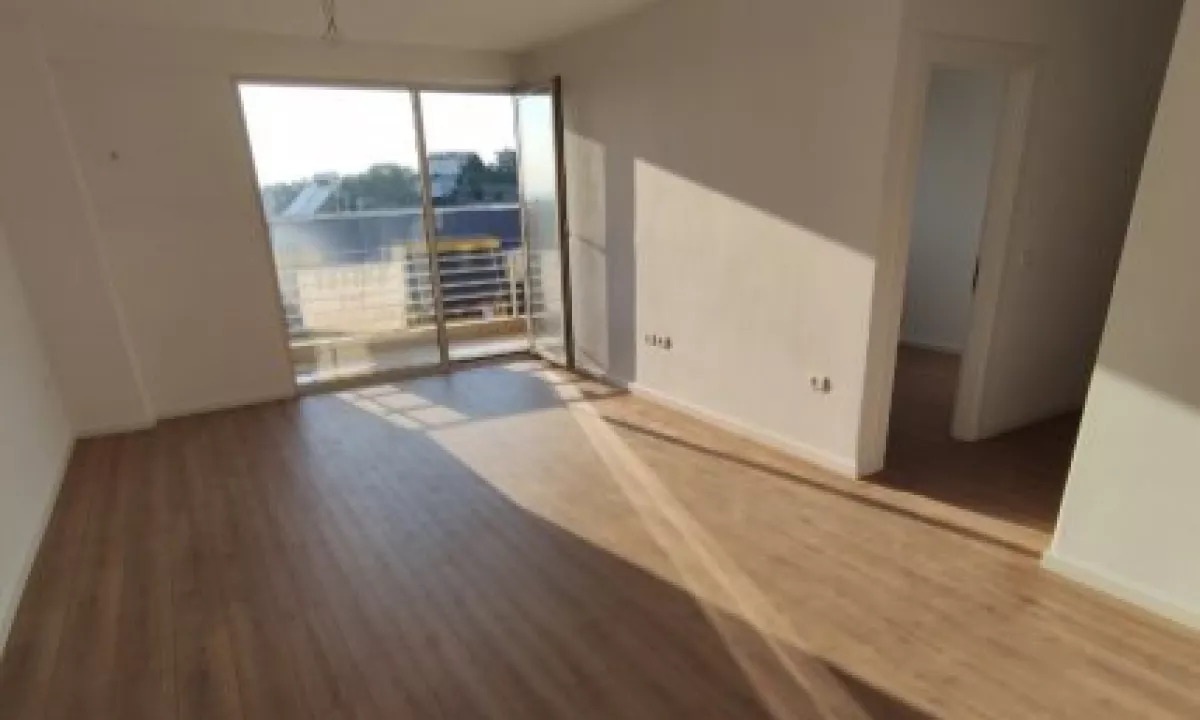 Shtepi ne shitje Apartament ne Tirane, 1+1, Mobilimi Bosh, pa mobiluar, Pagesa 80,000  Euro.