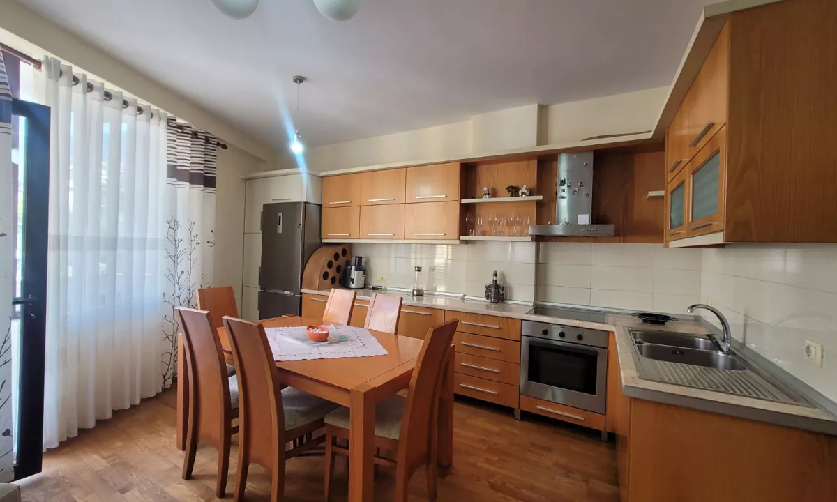 Shtepi ne shitje Apartament ne Tirane, 1+1, Mobilimi E mobiluar, Pagesa 91,000  Euro.