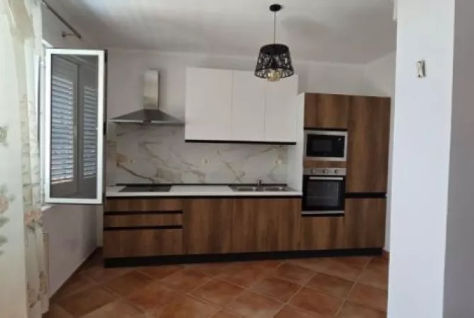 Jepet Vile me qira tek Qyteti Studenti, rruga Mahmut Daci.