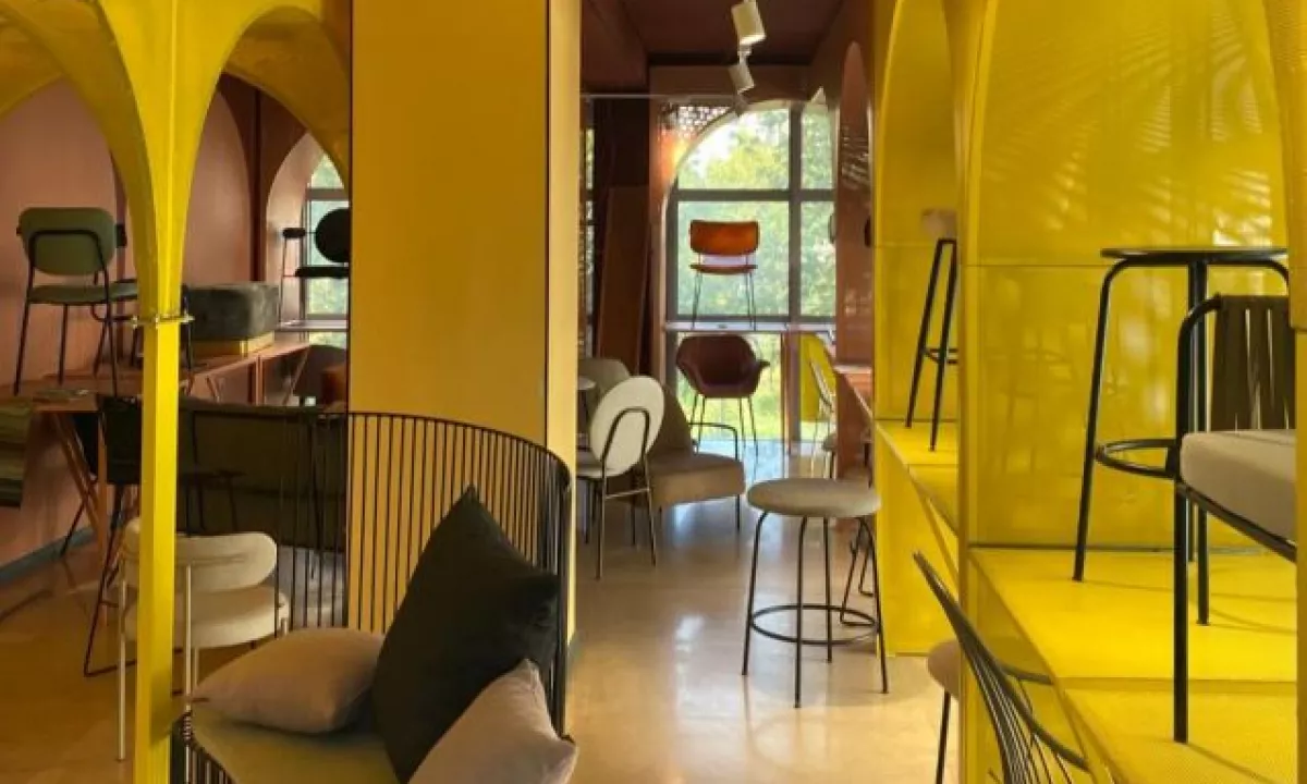 Jepet me qira ambient biznesi, tek Bulevardi Bajram Curri, Rruga Isuf Elezi , pallati me shigjeta , 