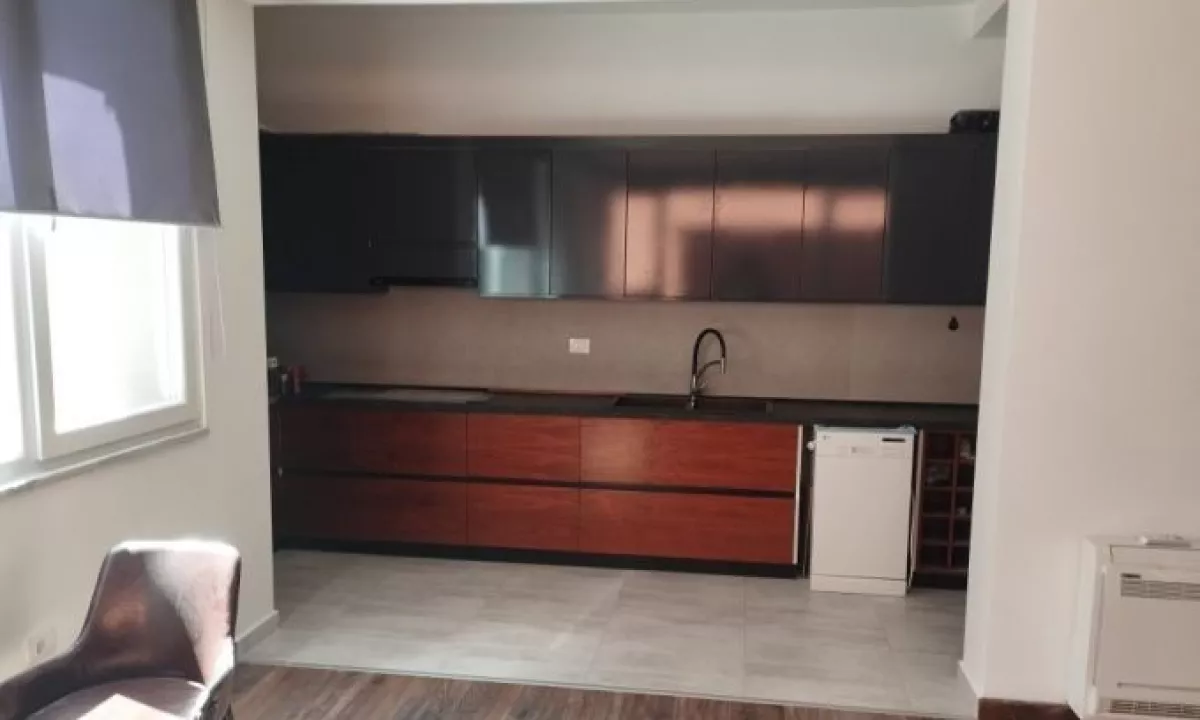 Shtepi ne shitje Apartament ne Tirane, 3+1, Mobilimi Bosh, pa mobiluar, Pagesa 255,000  Euro.