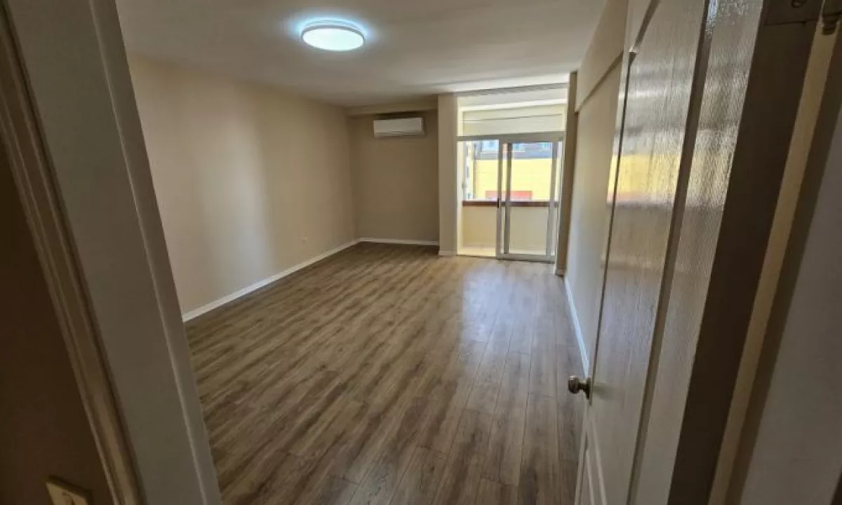 Jepet me qira duplex tek Sheshi Skenderbej, rruga Urani Pano , qender , bulevardi zogu i pare , rrug