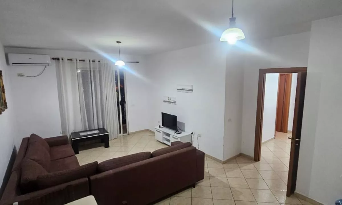 Shtepi ne shitje Apartament ne Tirane, 1+1, Mobilimi E mobiluar, Pagesa 110,000  Euro.