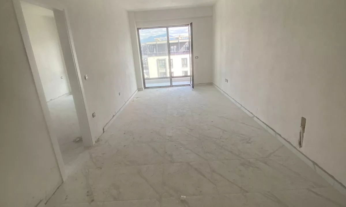 Shtepi ne shitje Apartament ne Tirane, 1+1, Mobilimi Bosh, pa mobiluar, Pagesa 122,000  Euro.