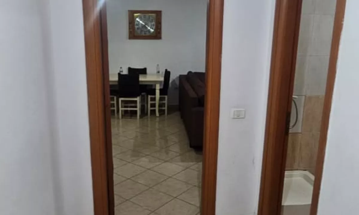 Shtepi ne shitje Apartament ne Tirane, 1+1, Mobilimi E mobiluar, Pagesa 100,000  Euro.