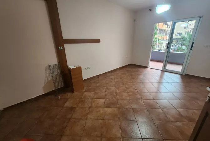 Shtepi ne shitje 1+1 ne Tirane - 180,000 Euro