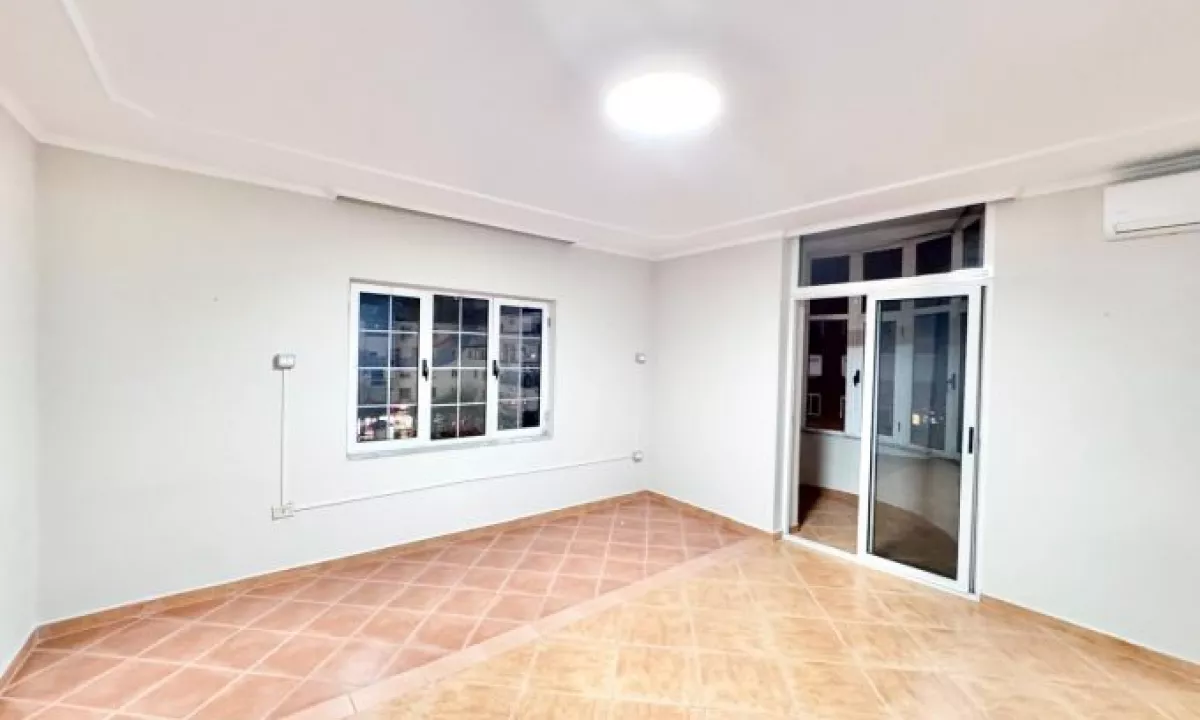 Jepet me qira apartament/ambient biznesi 4+1+2 tek Sheshi Willson , Ish Blloku , Stadiumi Dinamo , L