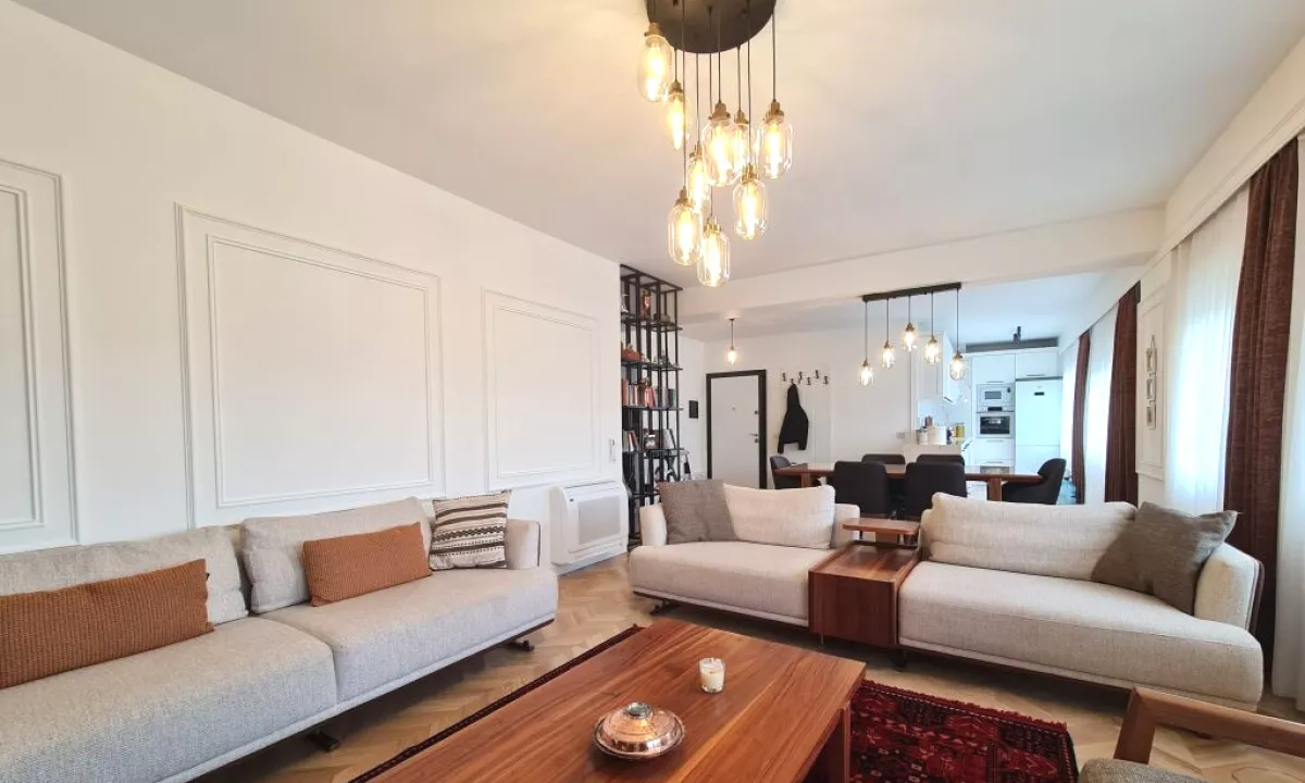 Shtepi ne shitje Apartament ne Tirane, 3+1, Mobilimi E mobiluar, Pagesa 350,000  Euro.