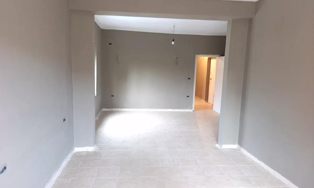 Jepet apartament 2+1 me qira per biznes tek Rruga e Kavajes, prane Kishes Katolike.