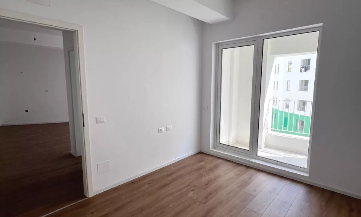 Shtepi ne shitje Apartament ne Tirane, 1+1, Mobilimi Bosh, pa mobiluar, Pagesa 100,000  Euro.