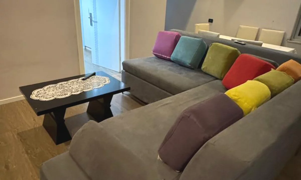 Shtepi me qera Apartament ne Tirane, 2+1, Mobilimi E mobiluar, Pagesa 550  Euro.