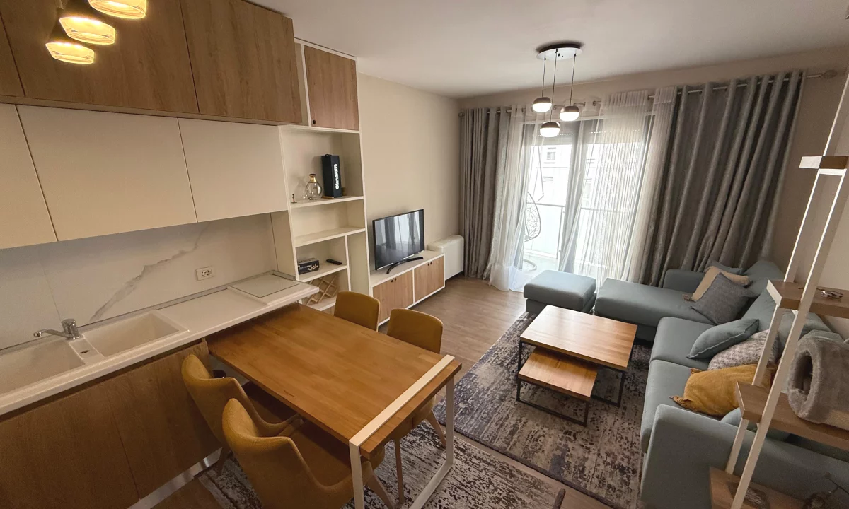 Shtepi ne shitje Apartament ne Tirane, 2+1, Mobilimi E mobiluar, Pagesa 200,000  Euro.
