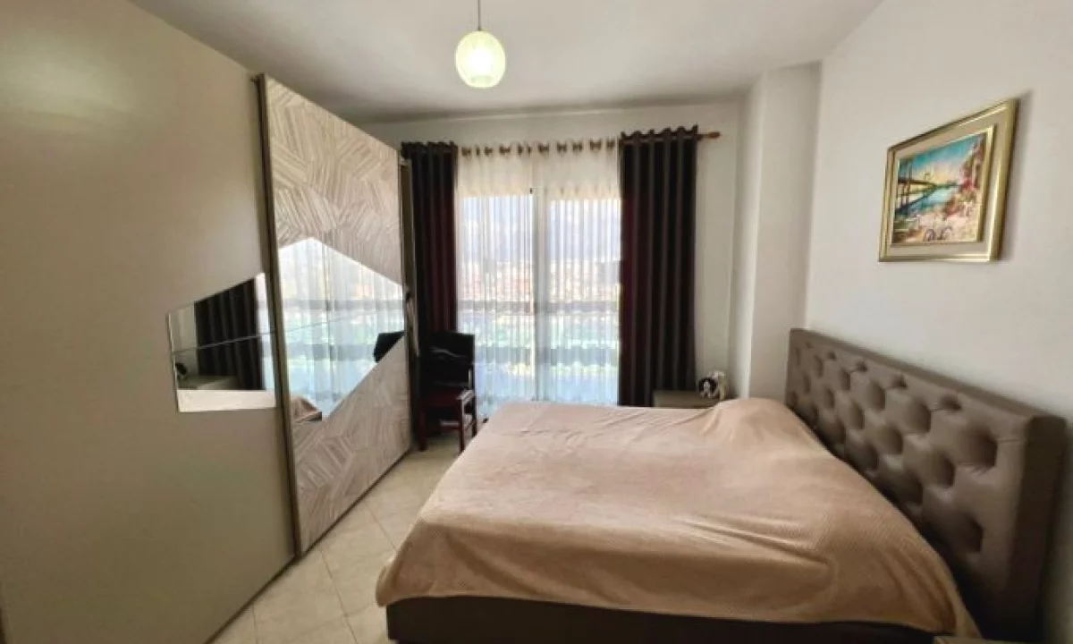 Shtepi ne shitje Apartament ne Tirane, 2+1, Mobilimi E mobiluar, Pagesa 142,000  Euro.